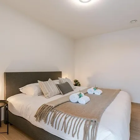 Apartment Huswell - Modern Located On The Square Of *